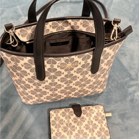 kate spade Handbags - Kate Spade Black and Cream Floral Tote